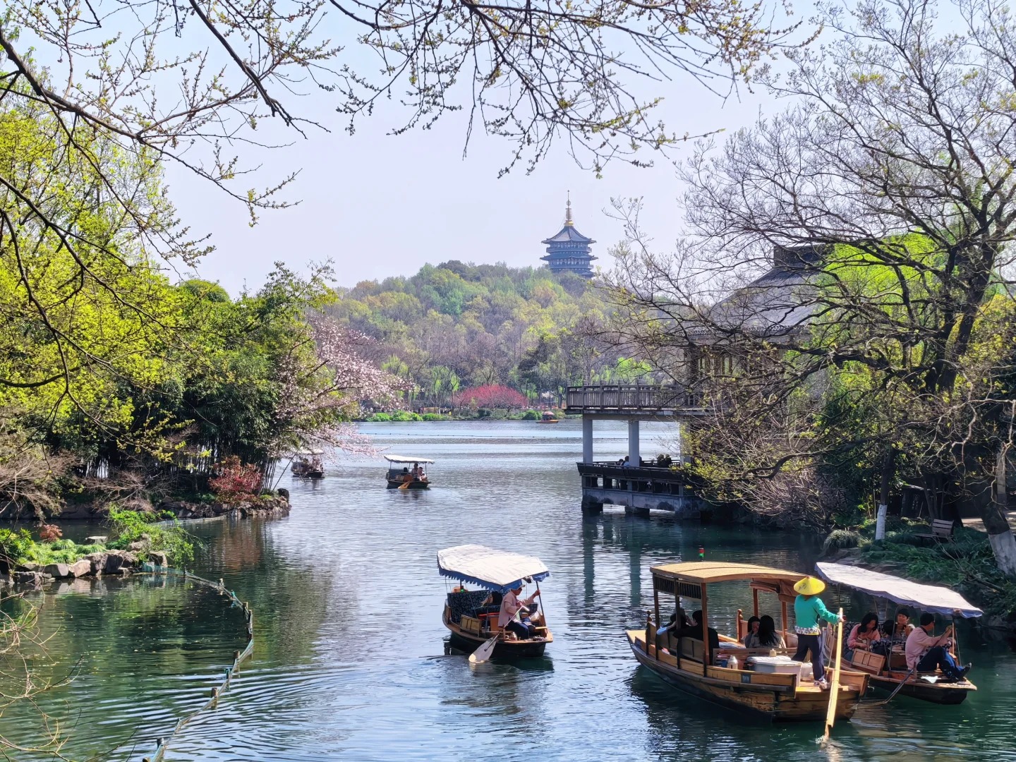 Classic one-day tour of West Lake